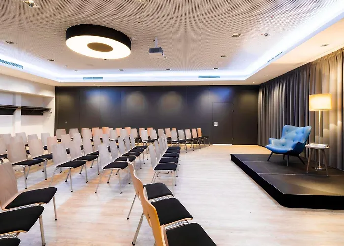 奥克图普斯友好城市酒店