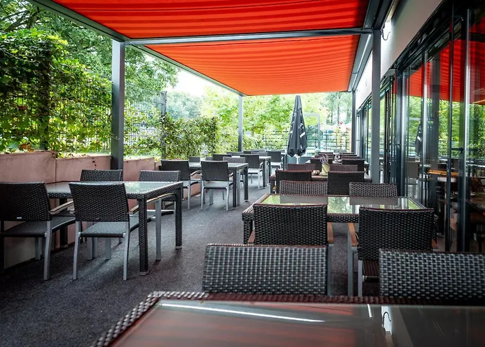 奥克图普斯友好城市酒店